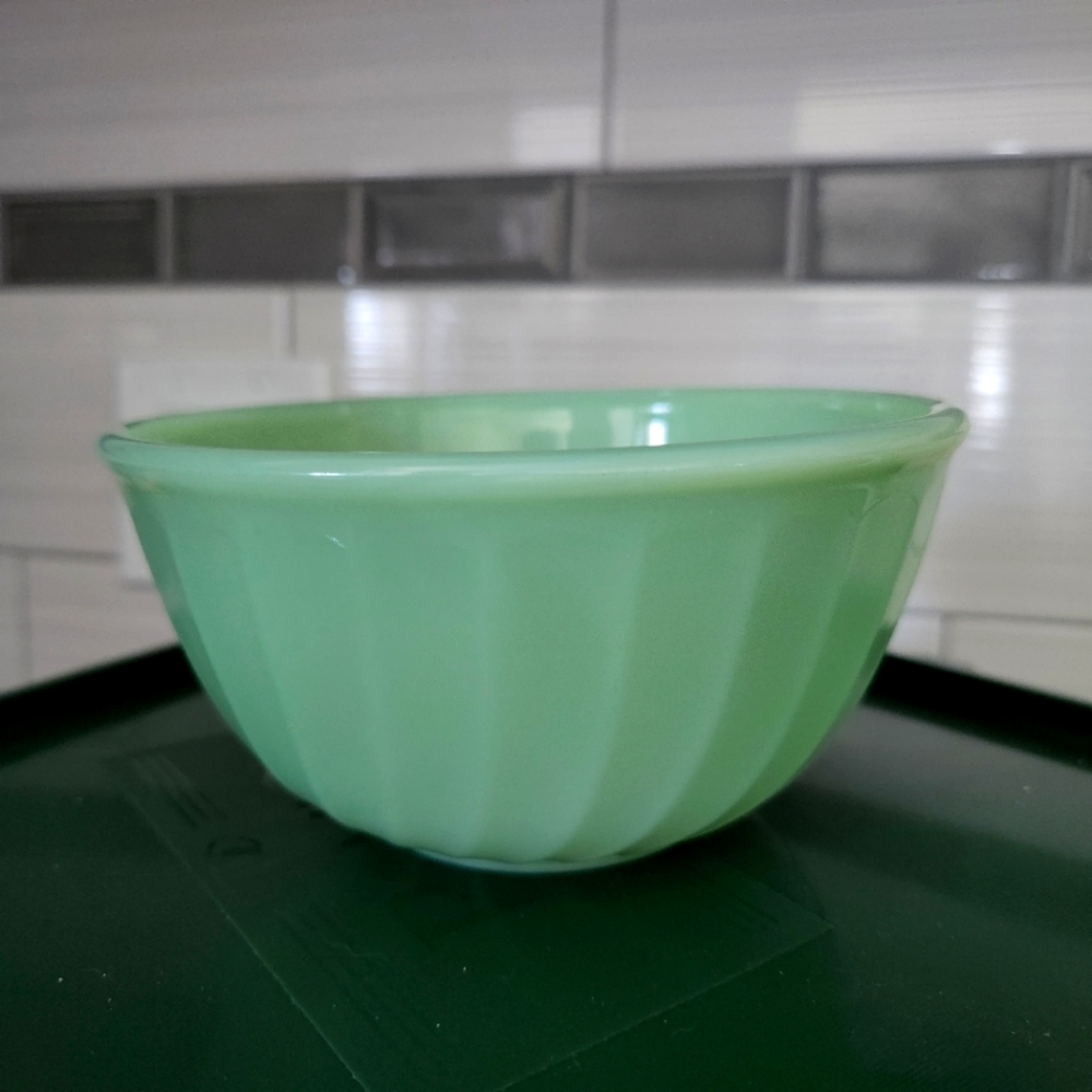 Fire King jadeite swirl mixing bowl